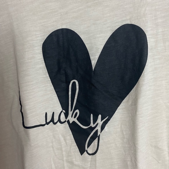 Banana republic with t-shirt with graphic design. - Picture 3 of 7